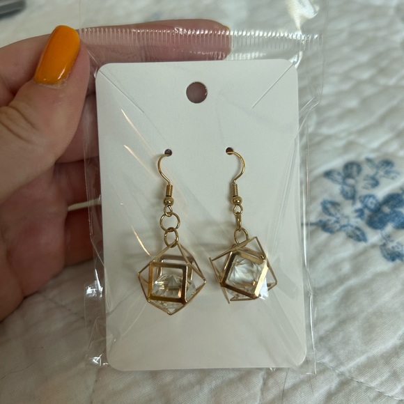 Handmade Dangling Jewels Earrings - Picture 8 of 8